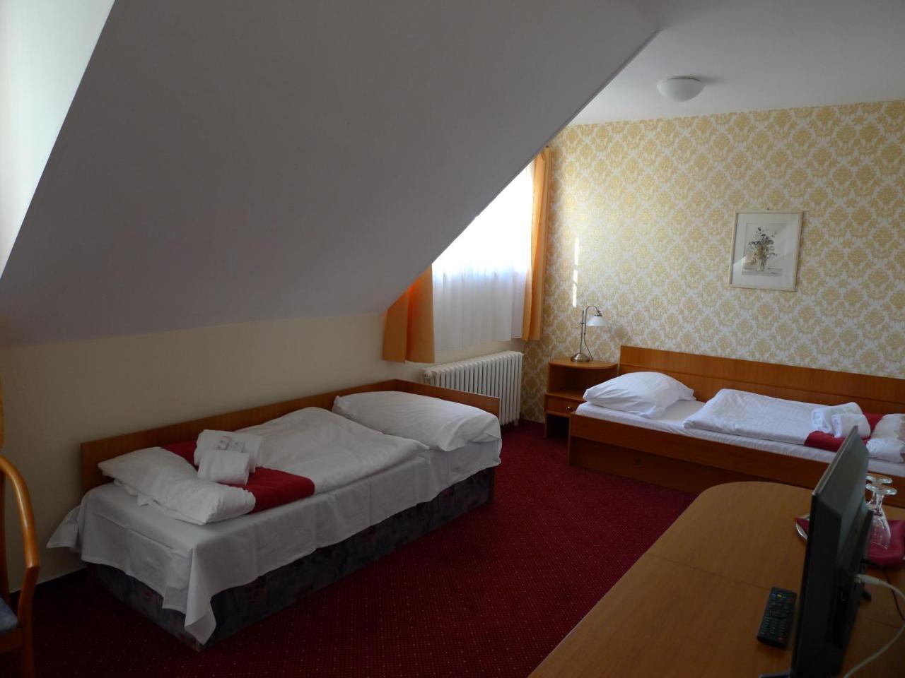 Hotel U Cerneho Orla Telc Luaran gambar