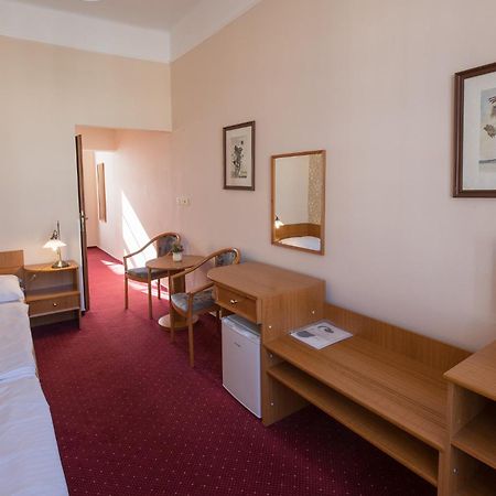Hotel U Cerneho Orla Telc Luaran gambar