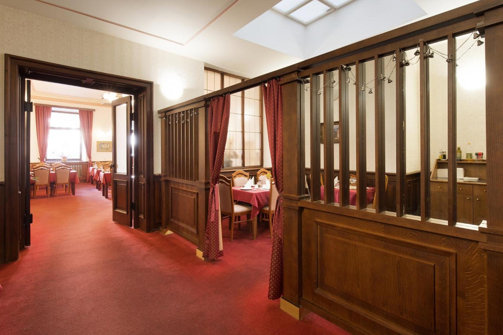 Hotel U Cerneho Orla Telc Luaran gambar