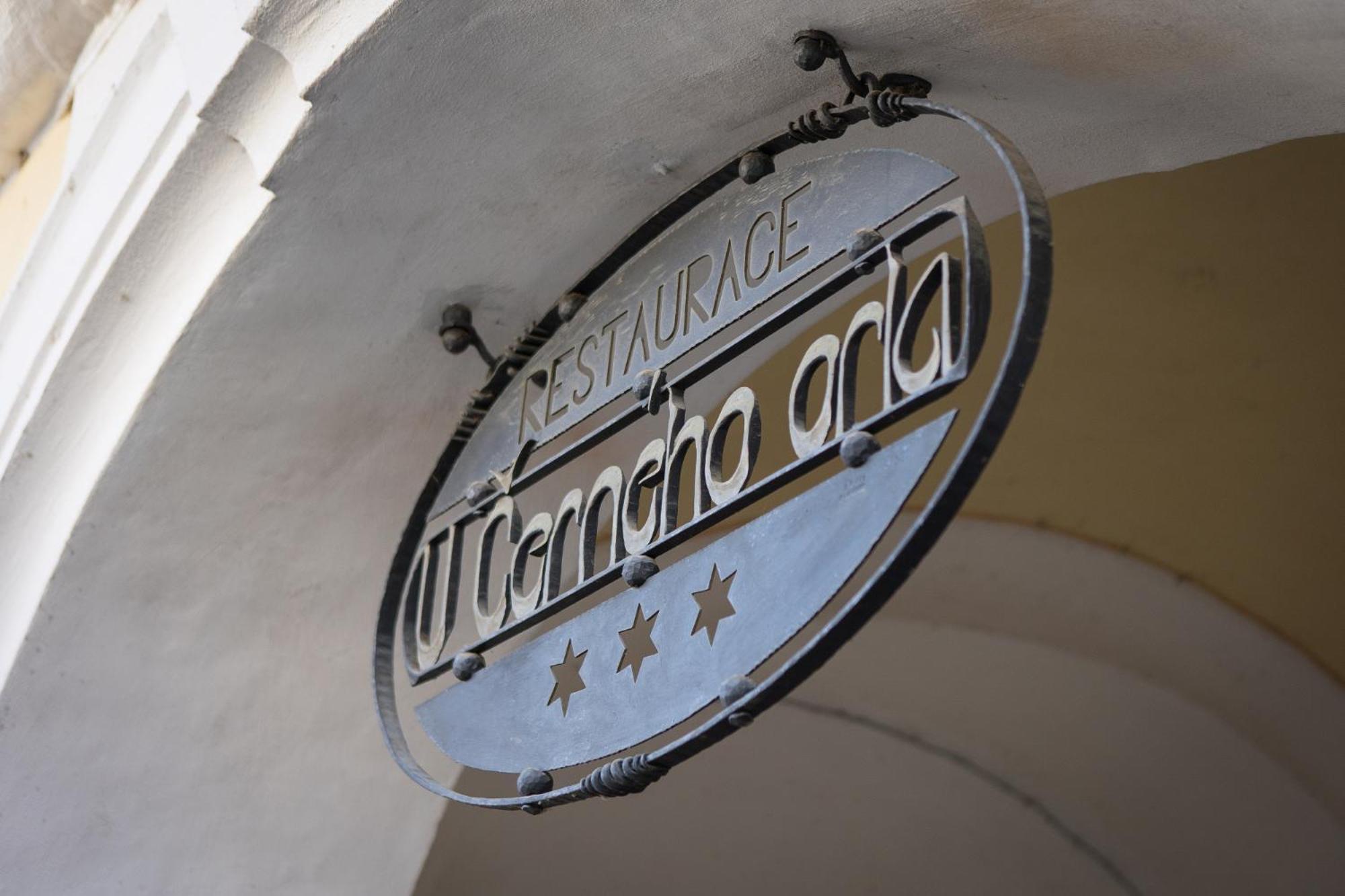 Hotel U Cerneho Orla Telc Luaran gambar