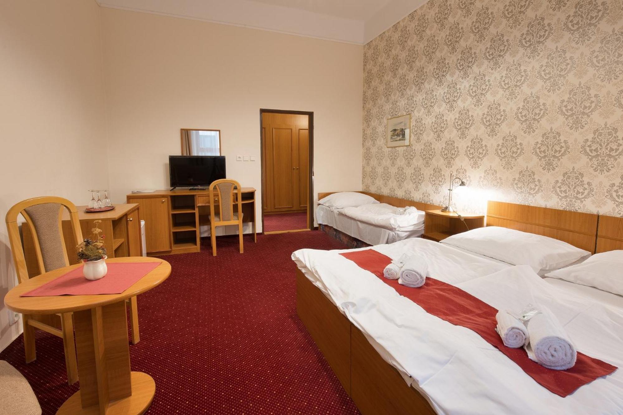 Hotel U Cerneho Orla Telc Luaran gambar
