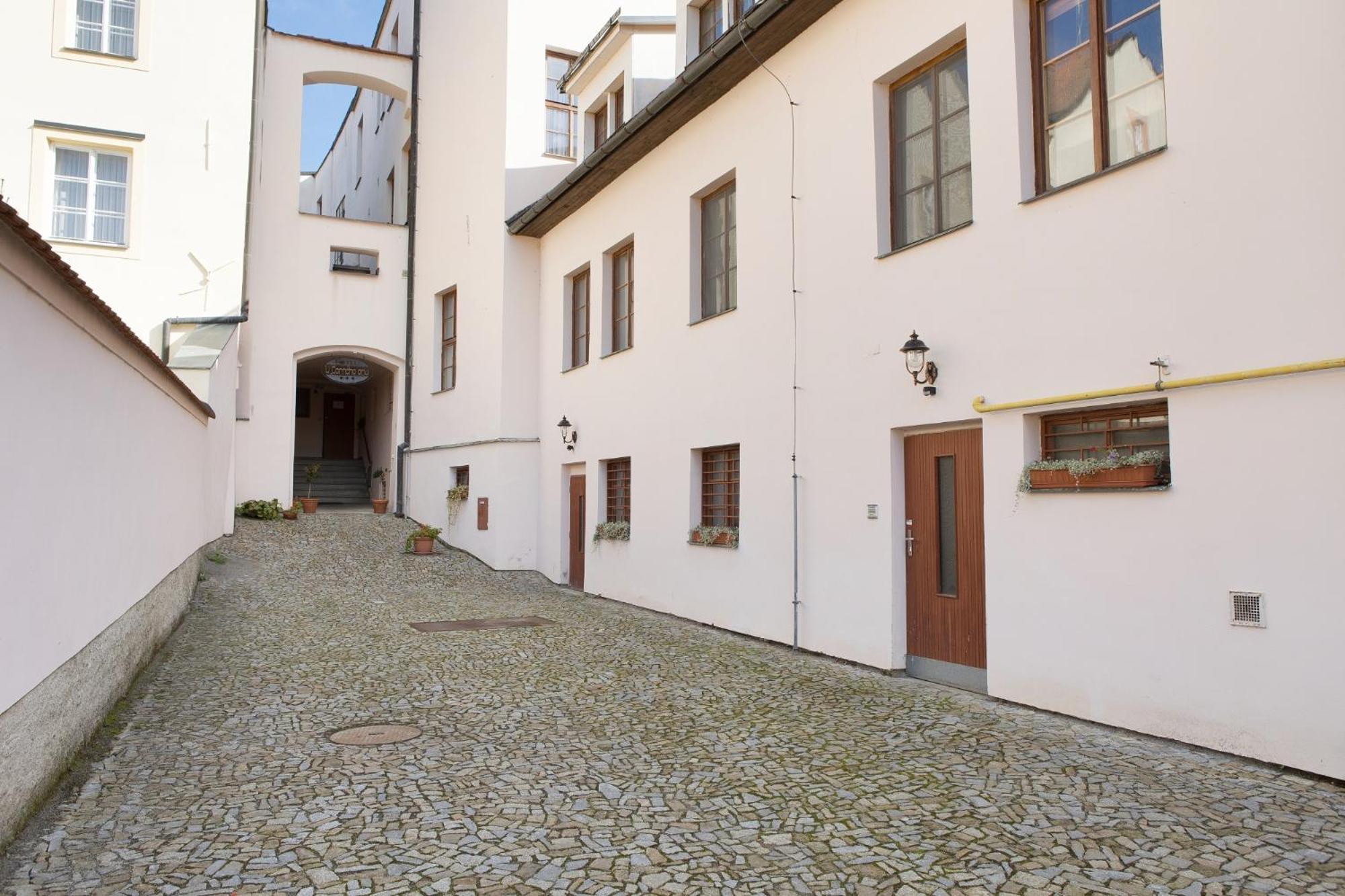 Hotel U Cerneho Orla Telc Luaran gambar