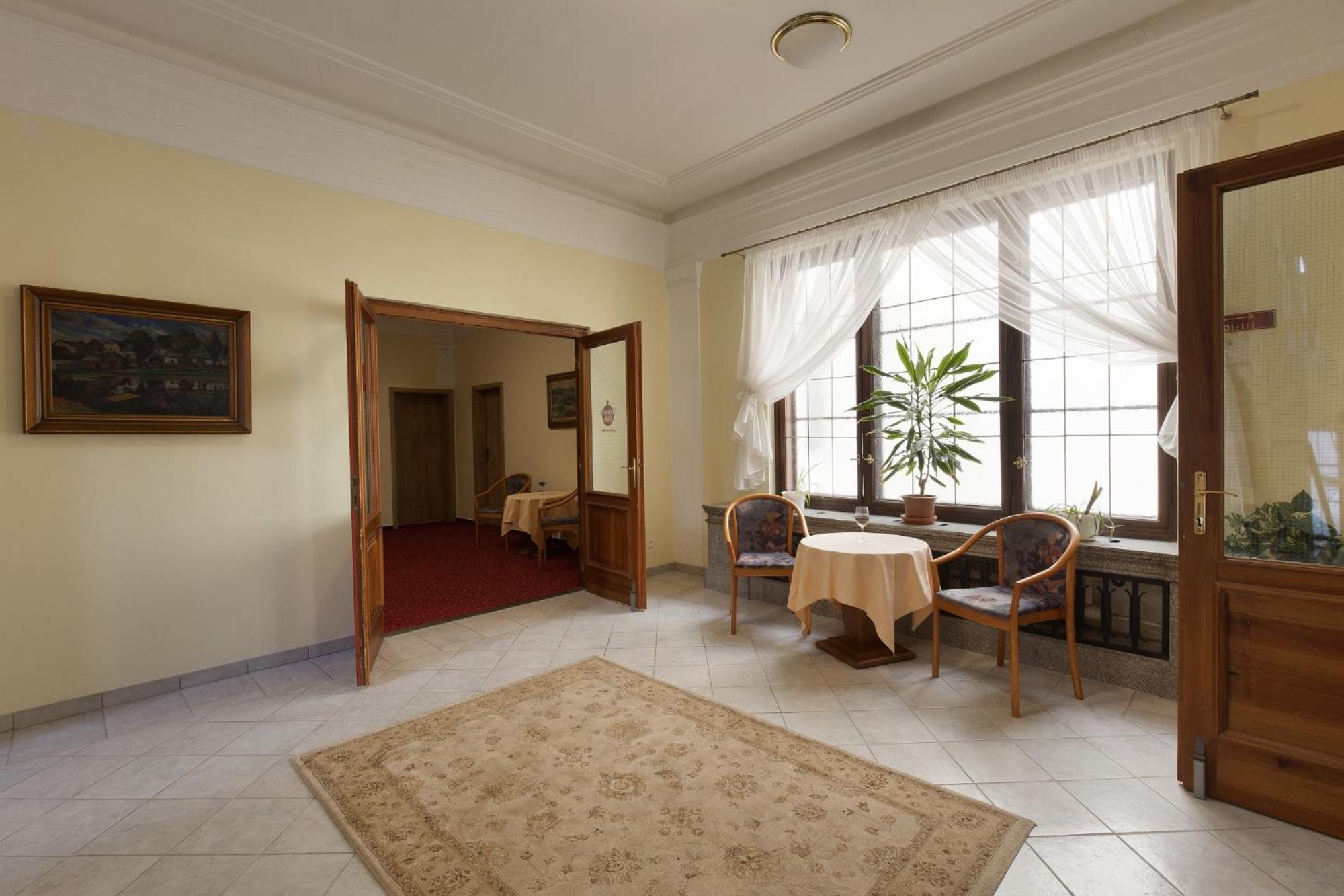 Hotel U Cerneho Orla Telc Luaran gambar