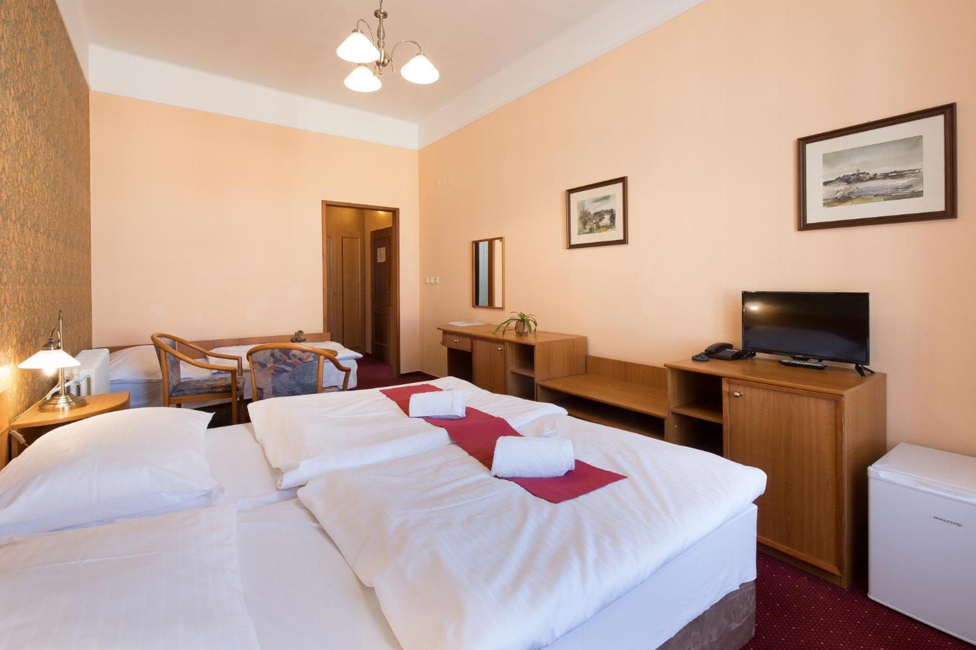 Hotel U Cerneho Orla Telc Luaran gambar