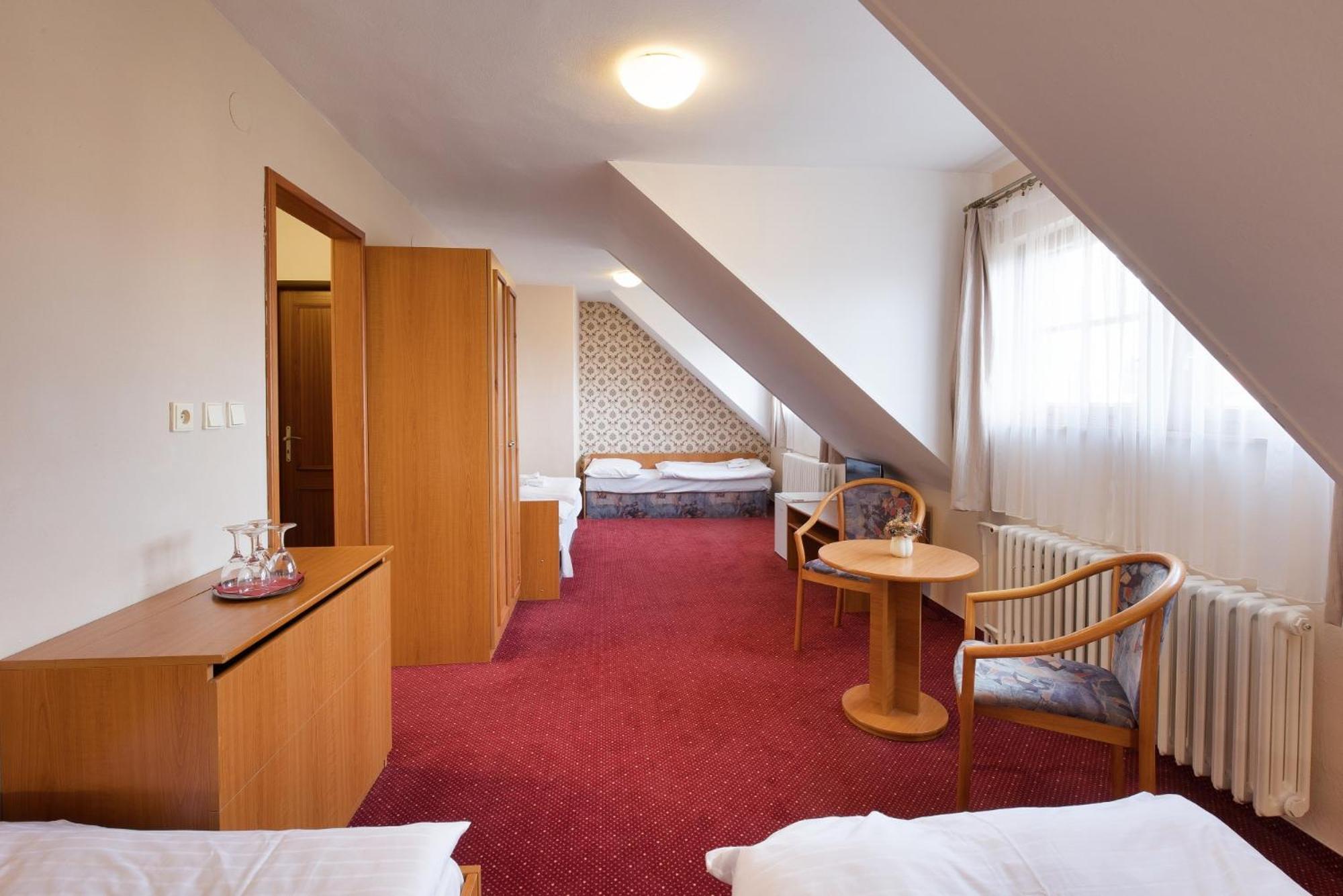 Hotel U Cerneho Orla Telc Luaran gambar